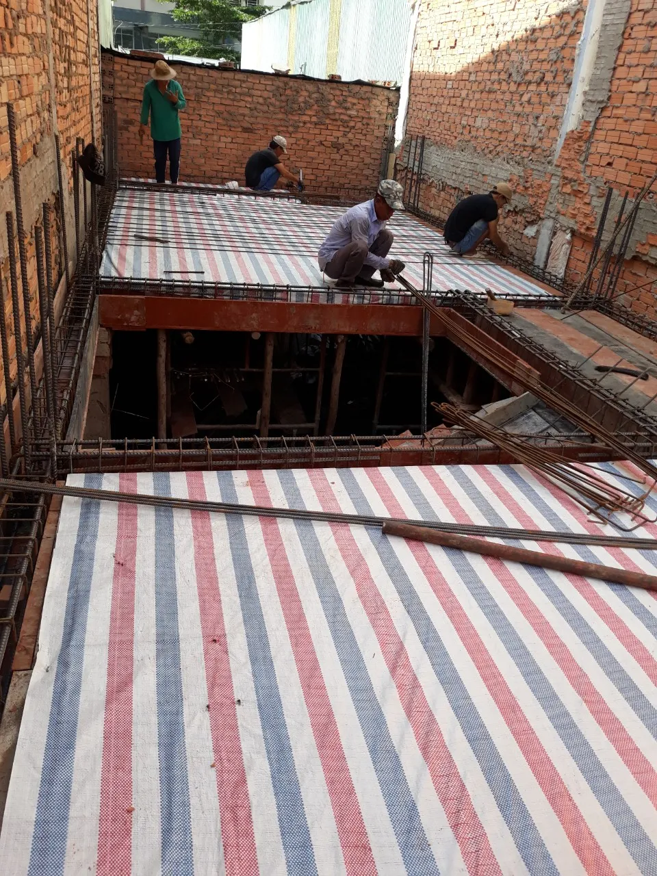 Thiết kế và thi công nhà phố hiện đại