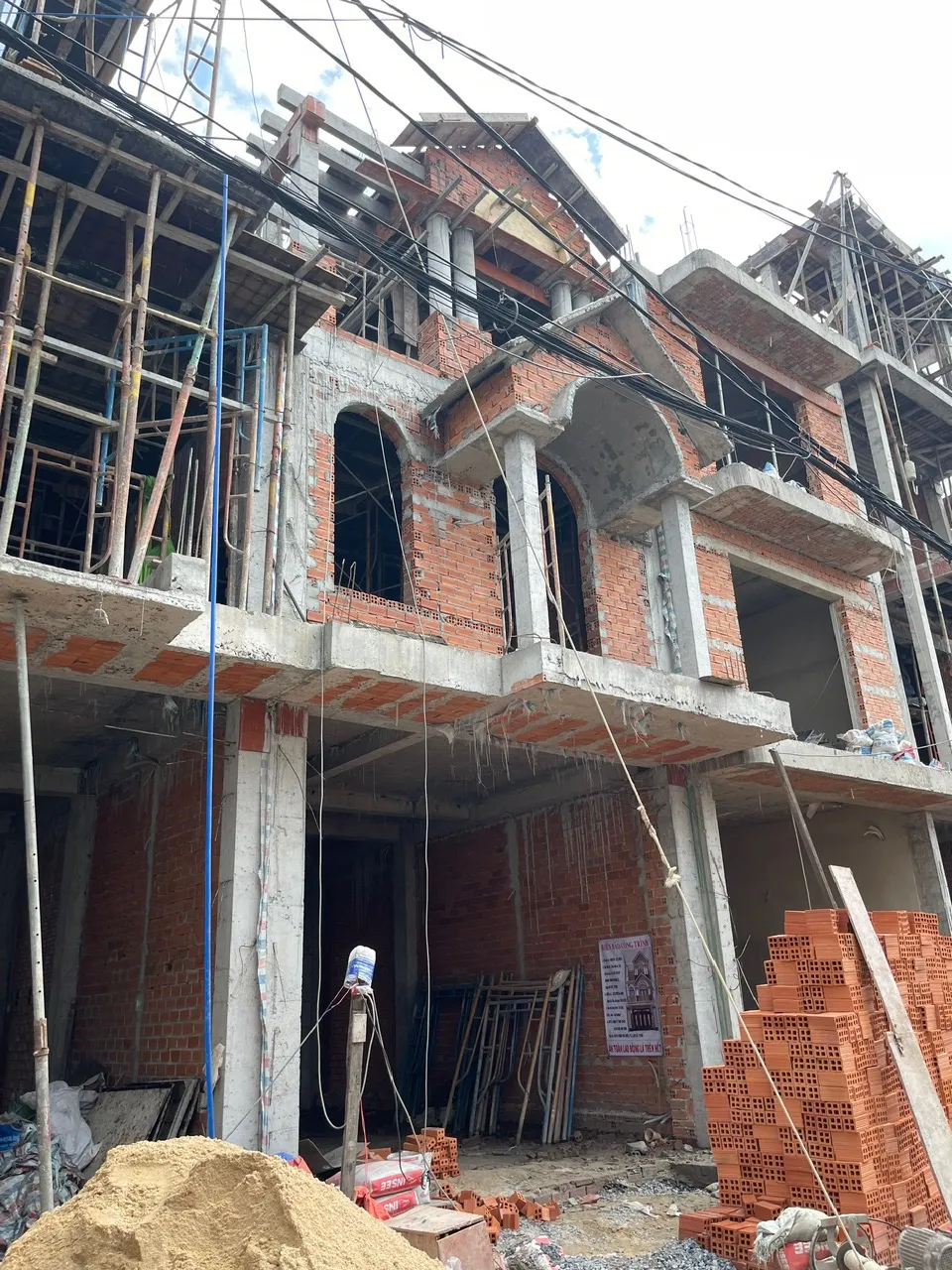 Thi công nhà liền kề