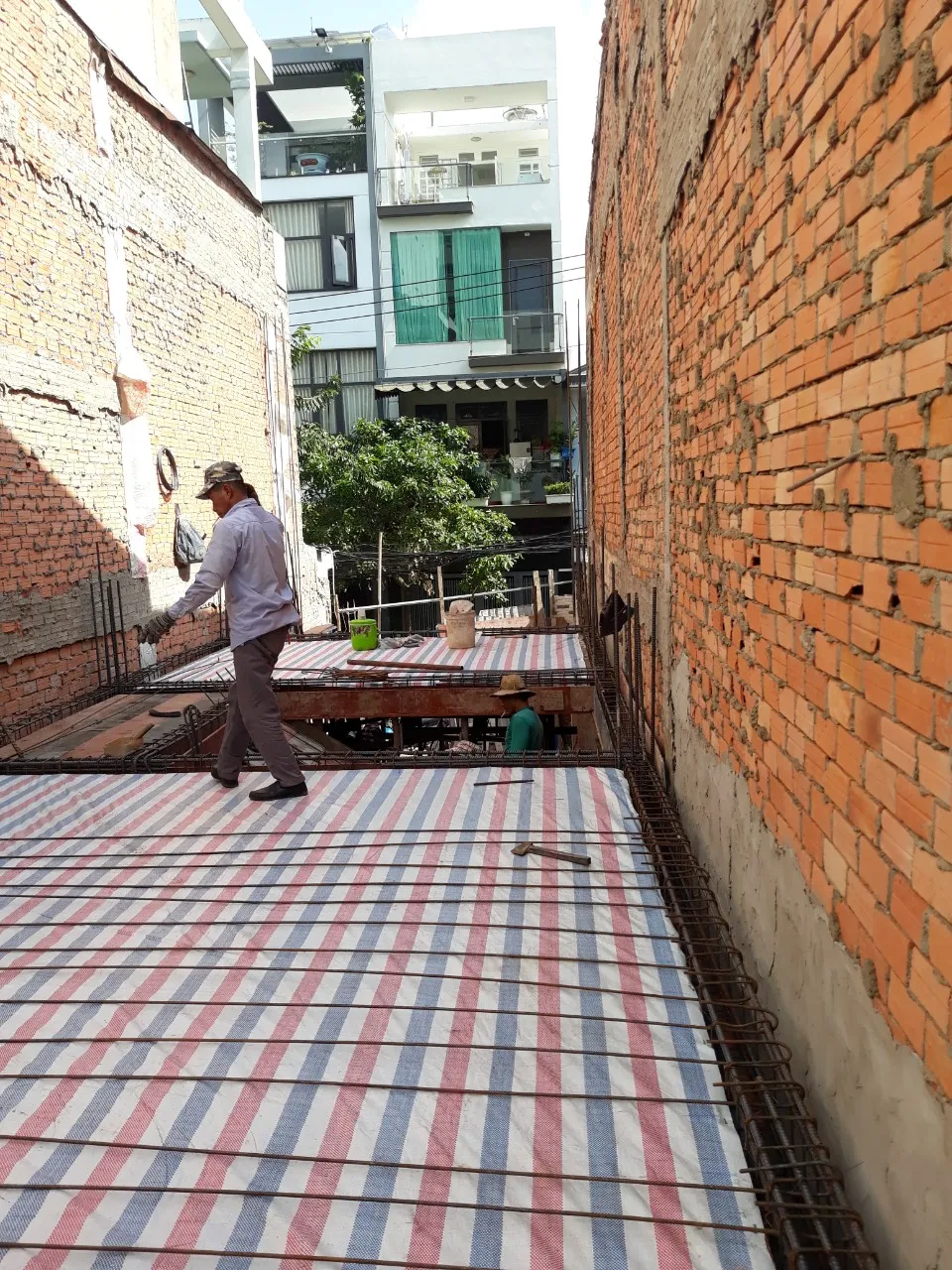 Thiết kế và thi công nhà phố hiện đại